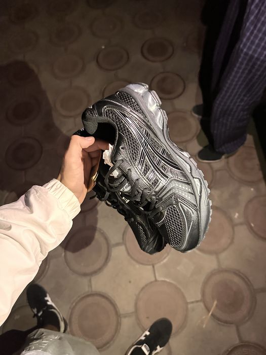 новые кроссовки asics