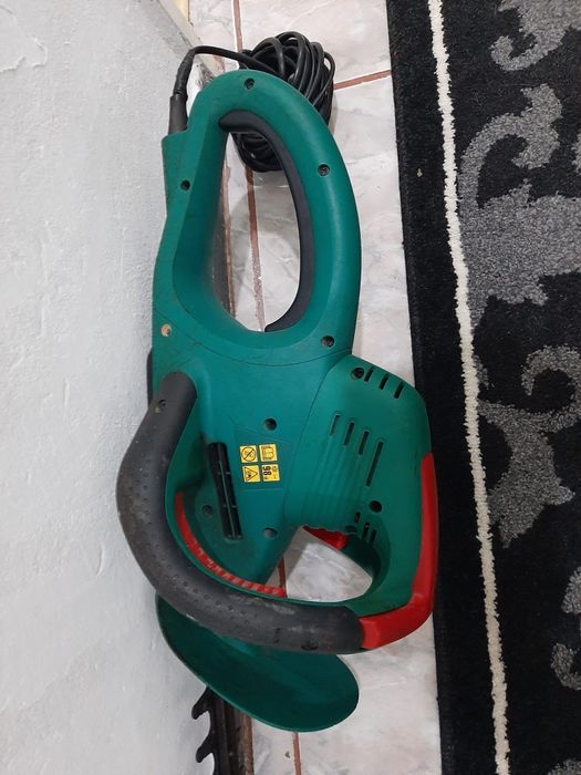 Vând mașină de gardul viu BOSCH