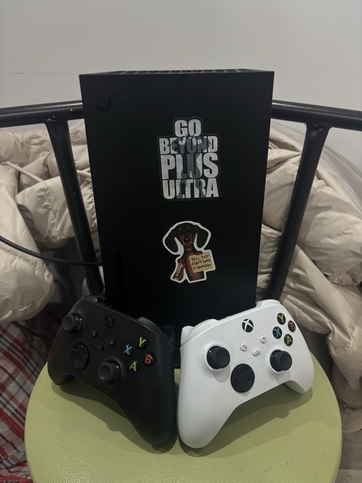 Xbox Series X + 2 геймпада – оригинал