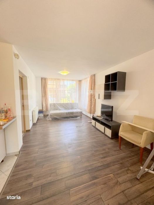 Cladire multifunctionala, pensiune plus casa,  parcari private
