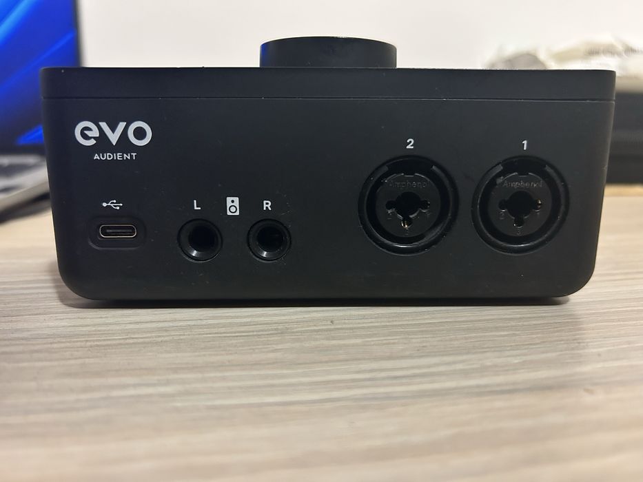 Interfață audio, Audient EVO 4