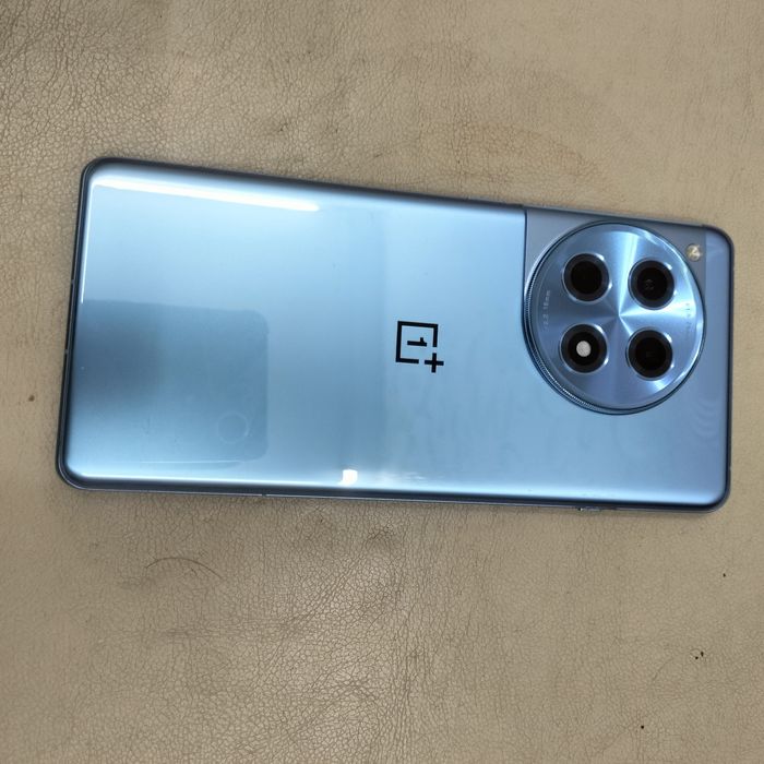 Продам oneplus 12r 12/256