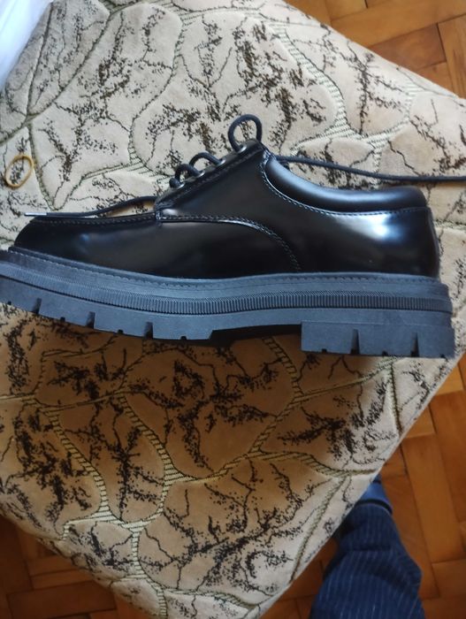 Продавам нови обувки