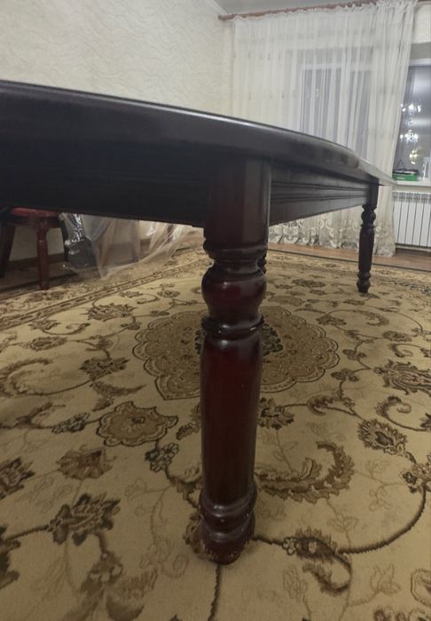 Стол для гостиной