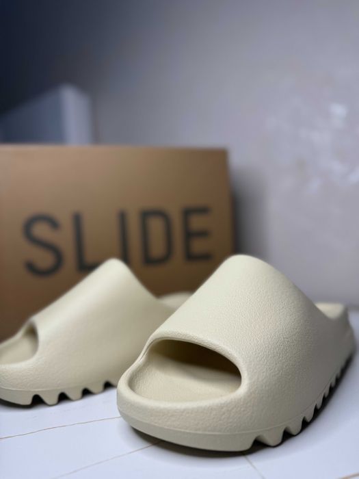Papuci Adidas YEEZY Slides galbeni 38