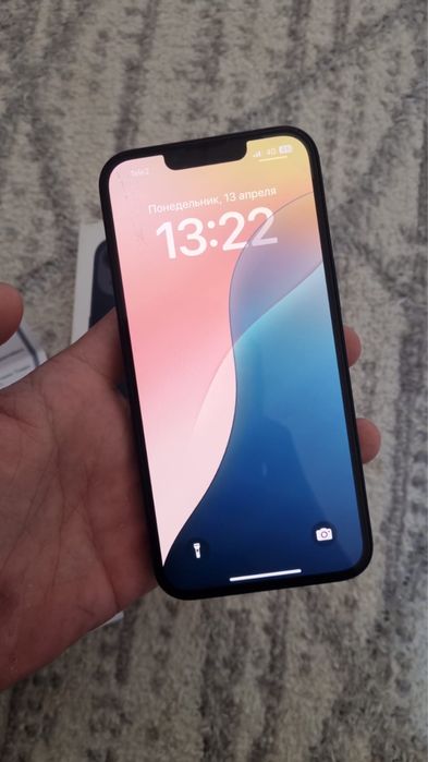 Продам Айфон 13 новый