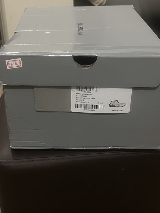 Balenciaga за продажба