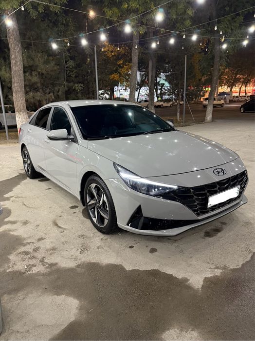 Hyundai Elantra 2.0 предпоследняя позиция