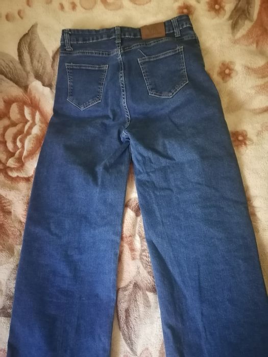 Продам женские джинсы