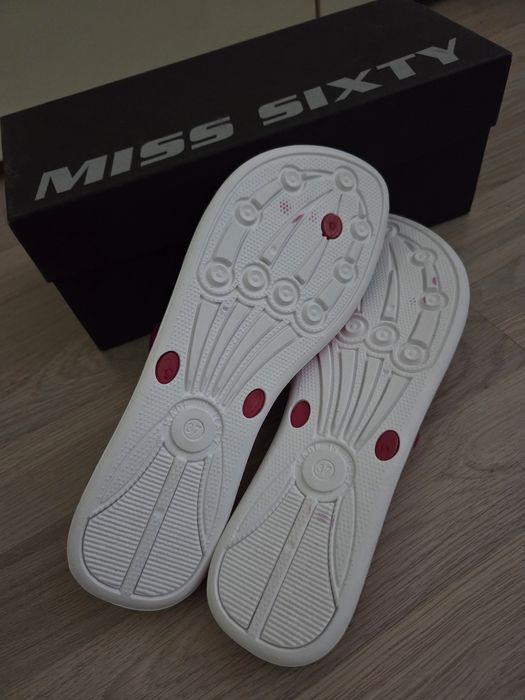 MISS SIXTY оригинални нови джапанки 37 номер