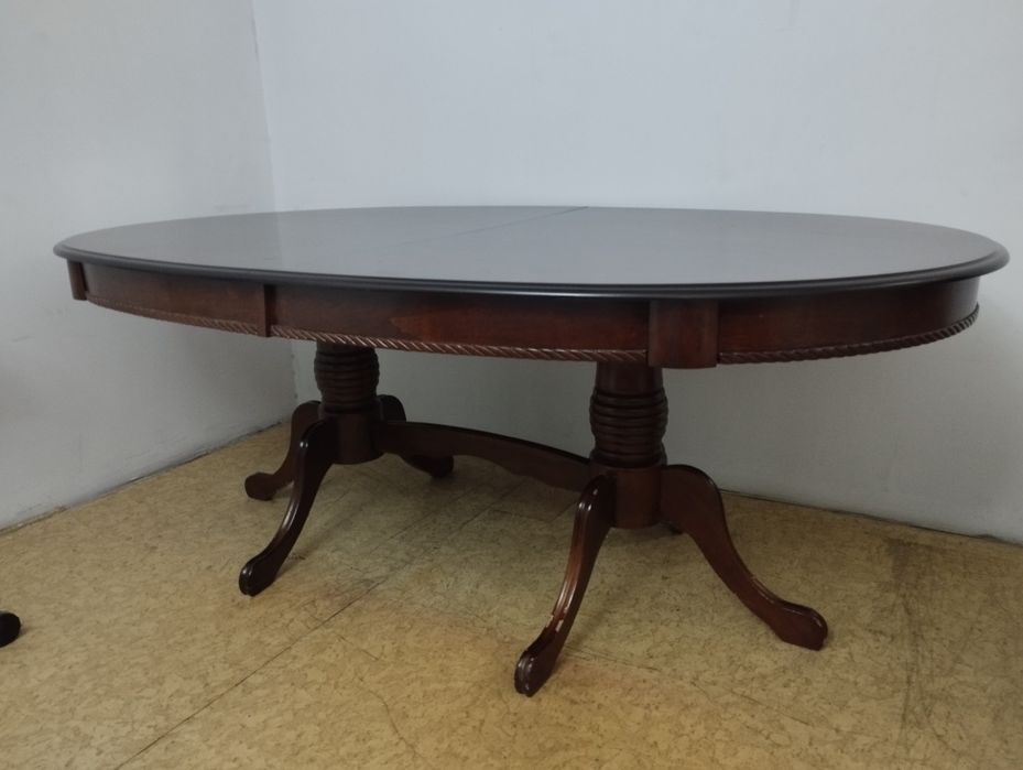 Продам стол Гостивой