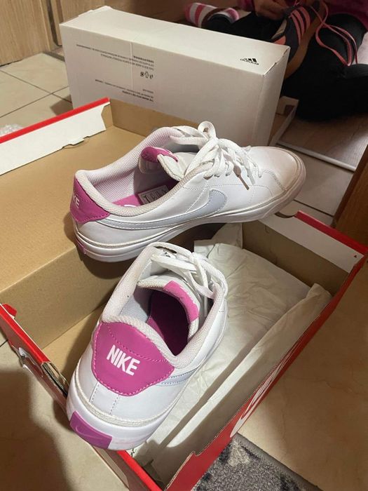 Найк маратонки нови ниски номер 38,5-39 (6) удобни.За всеки сезон