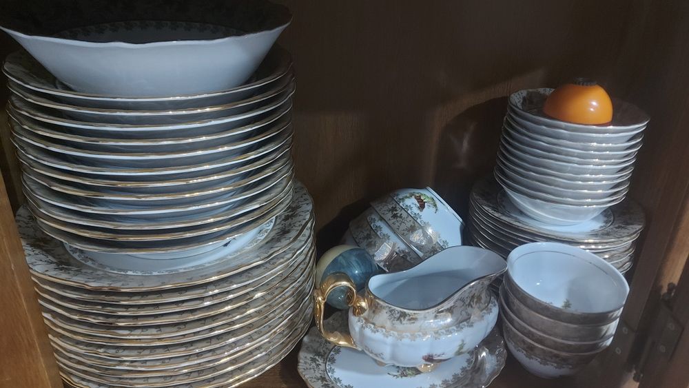 Продам сервиз чайно-столовый