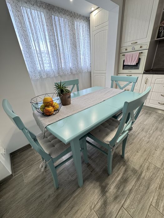 Разтегателна трапезарна маса с 4 стола