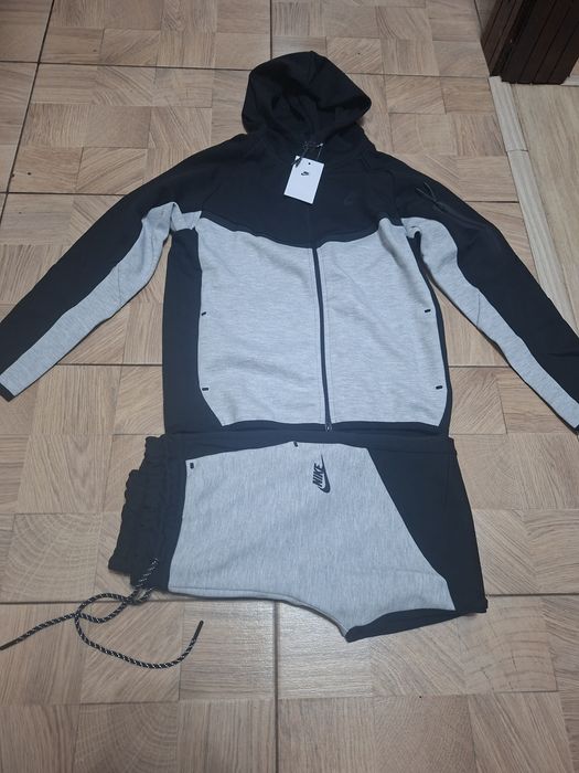 Trening Nike pentru copii,nou cu etichetă,negru și gri,pentru 13/14 ani