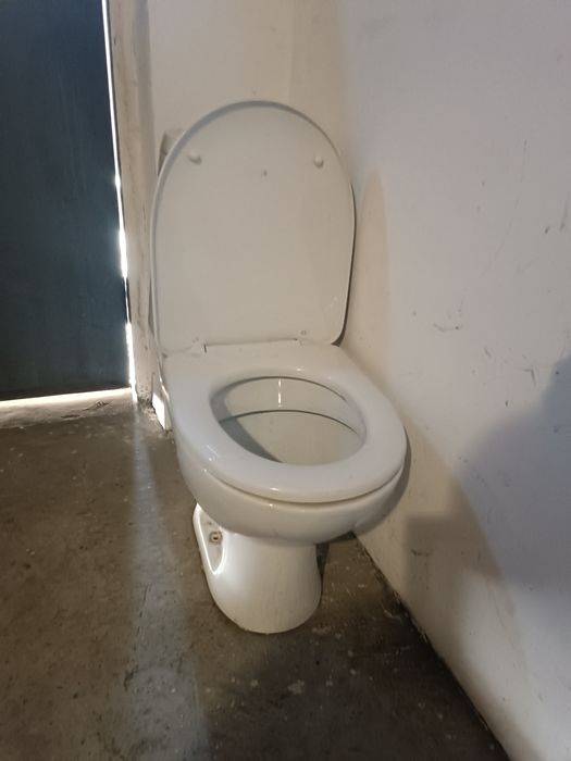 Продам унитаз в хорошем состоянии