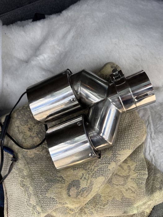Продам насадку на глушитель akrapovic