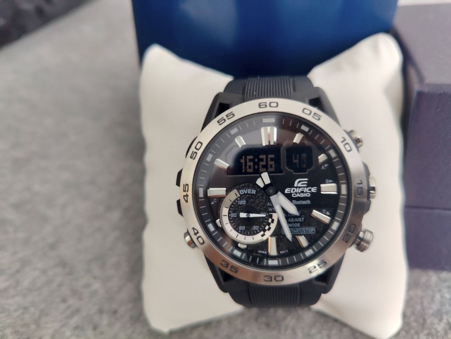 Часовник CASIO  Edifice  ECB-40P-1AEF