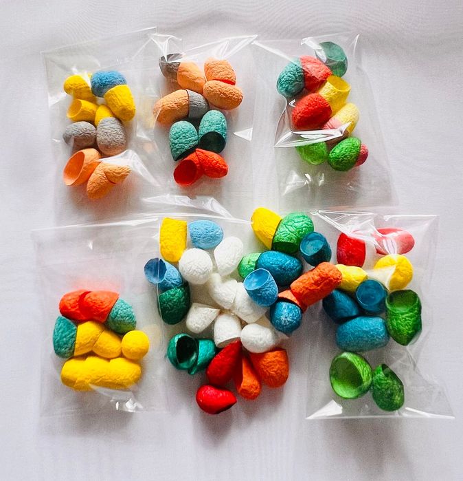 Оцветени копринени пашкули