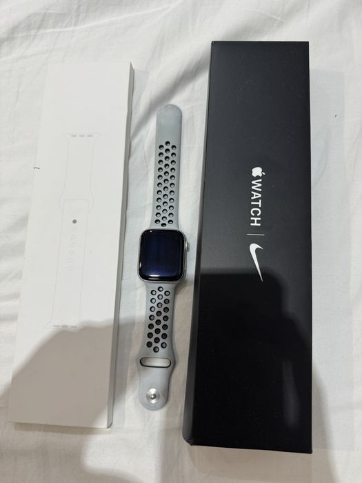 Apple Watch Series 6 * 44 mm * GPS + Cellular * Aluminiu
