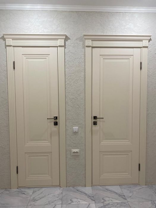 Установка дверей и ламината