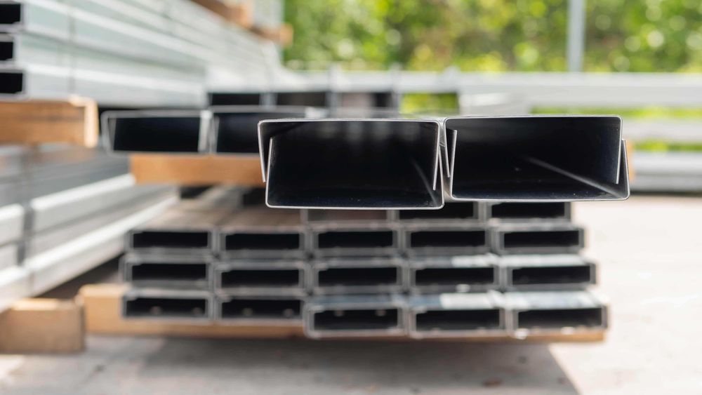 Profile metalice zincate U 150 Structura