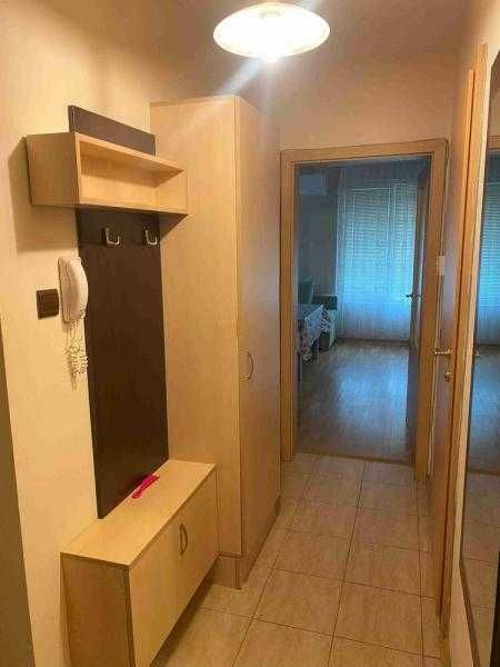 Дава се под наем Двустаен апартамент в Бургас, Център - 60 кв.м за 433.5 € - Снимка #3