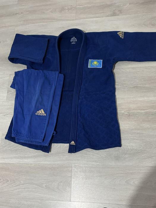 Продам кимано adidas 160