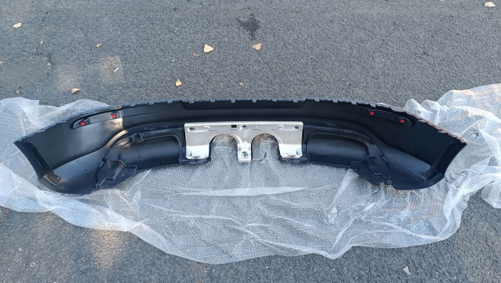 •Спойлер / Тунинг добавка за задна броня R32 стил за Volkswagen Golf 5