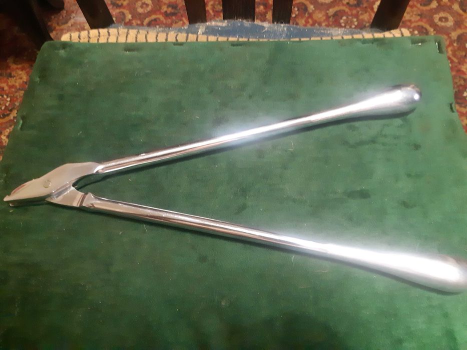 Щипцы медицинские  резать гипс.