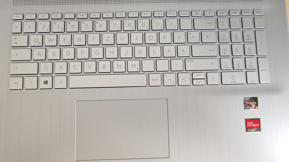 Laptop HP 17" SDD 512 GB/ 16 GB RAM AMD RYSEN 5000 SERIES