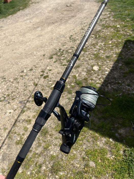 Set 4 Lansete Pro Fl Carp Legend 3,90m 3,75 lbs + Mulineta DP70FR Long Cast cu 11 rulmenti, Baitrunner