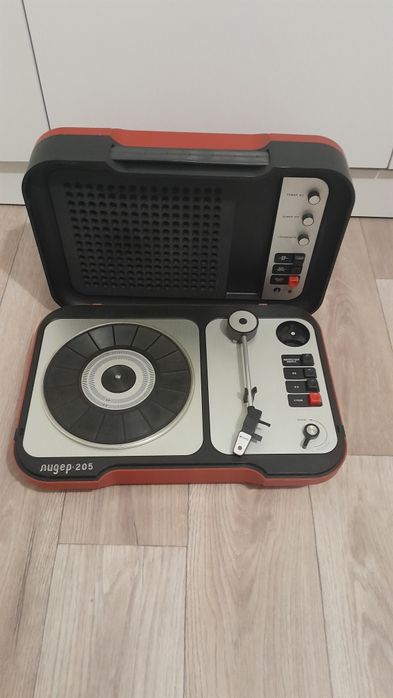 Продам проигрыватель лидер 205