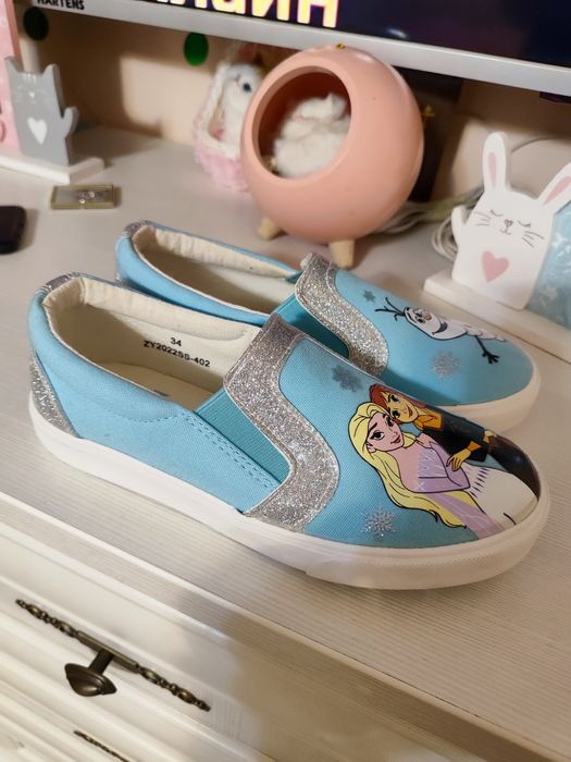 Продам детскую обувь