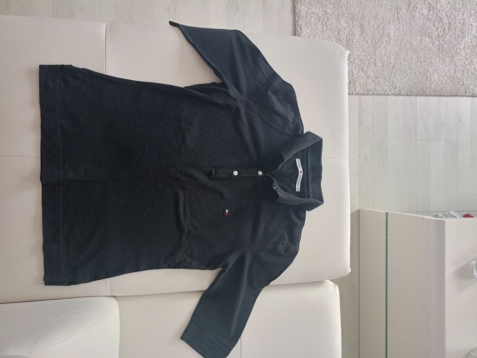 Vând tricou dama Tommy Hilfiger,cu mânecă trei sferturi, produs că nou