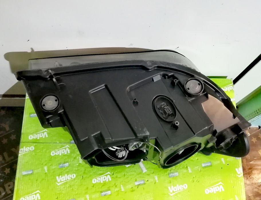 Фар Фарове за БМВ Х1 Е84 / BMW X1 E84 Bi-Xenon.