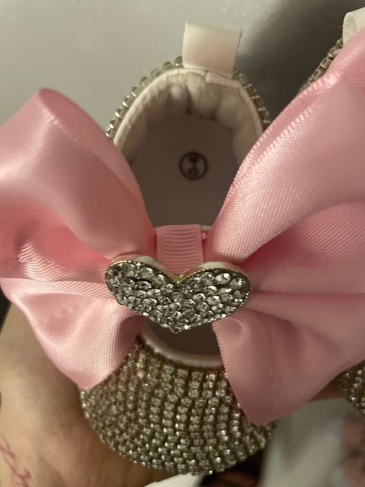 Бебешки обувки с камъни