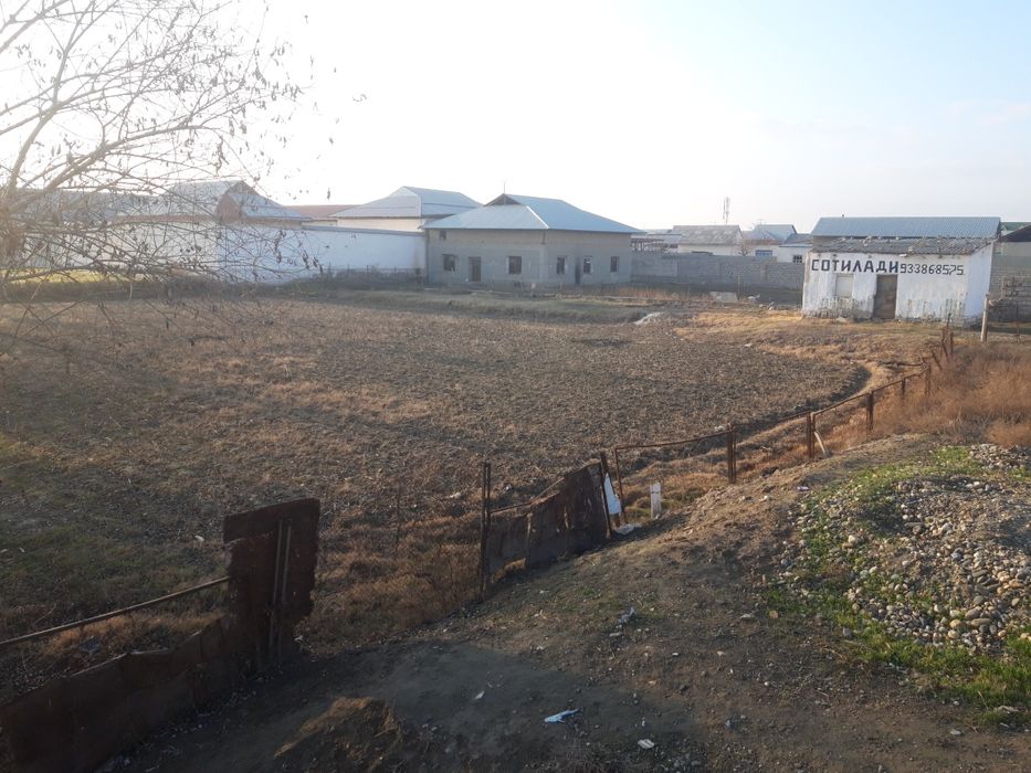 Ховли жой сотилади (база учун жуда кулай)