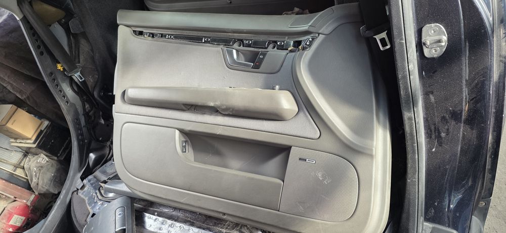 Салон за ауди а4 б6 предни седалки audi a4 b6  лява дясна седалка кори на врати bose  централна конзола с подлакътник