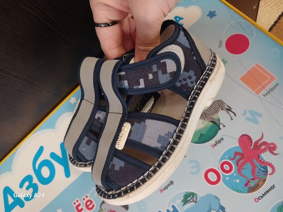 Продам сандали на мальчика