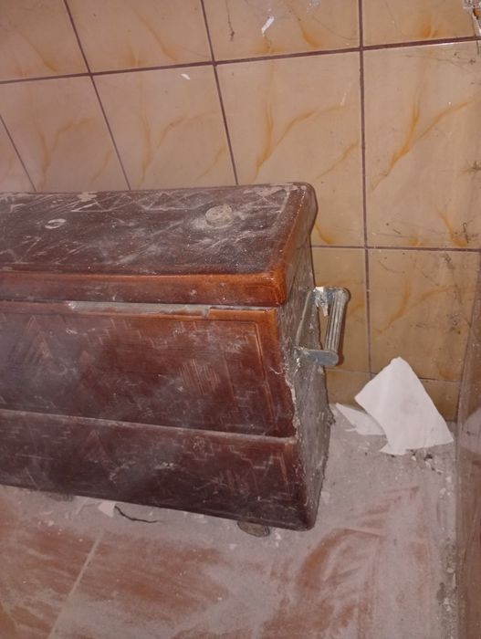 Soba  veche teracota și electrică