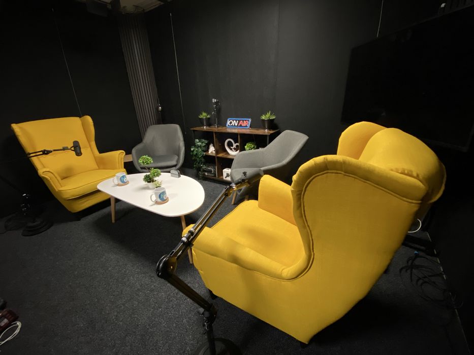 Подкаст студио под наем с висококачествена техника