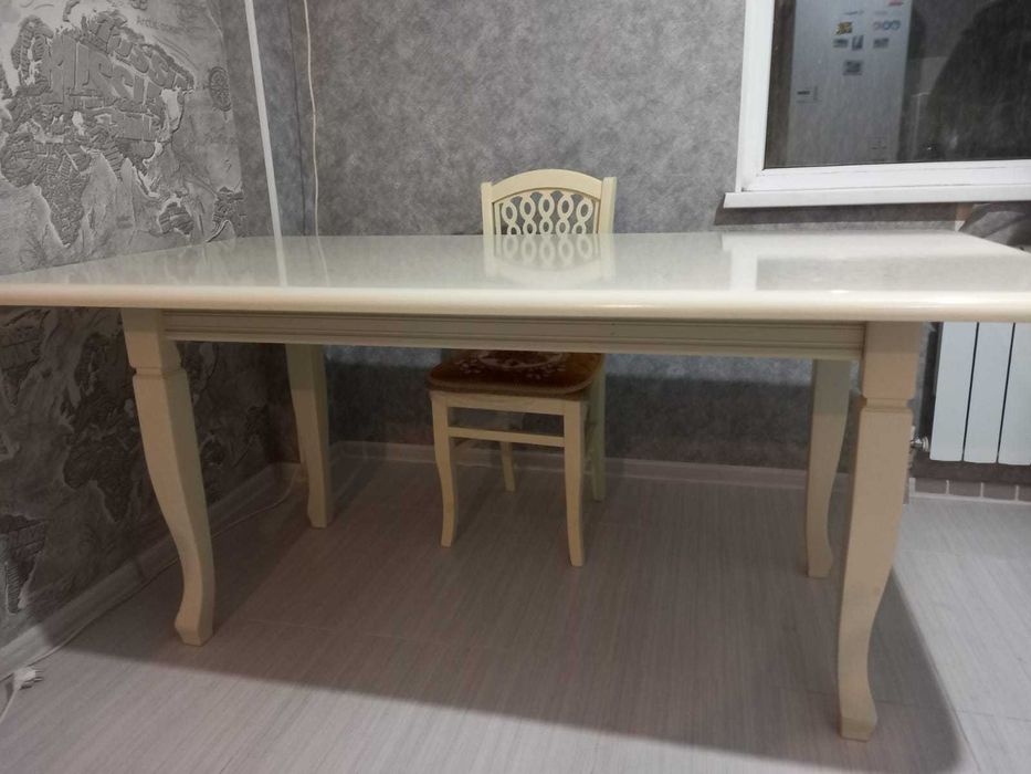 Стол со стульями