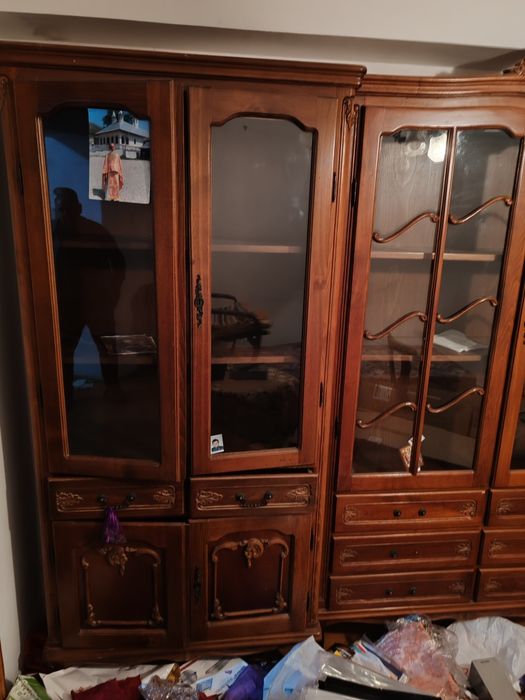 Bibliotecă vintage din lemn masiv, model clasic elegant