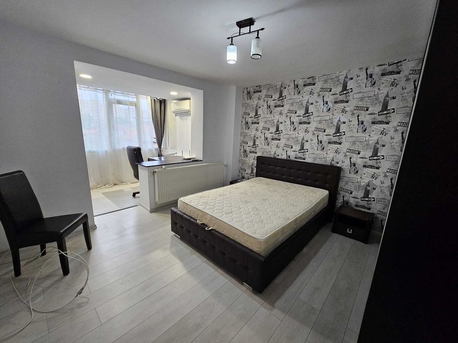 Particular-Inchiriez apartament 3 camere Bd. Decebal