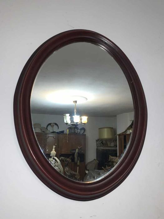 Oglinda de perete in rama de lemn in doua poziti