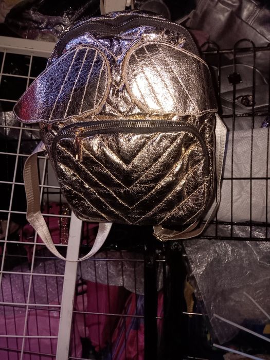 Затворен Магазин за Чанти 5-10лв.на едро