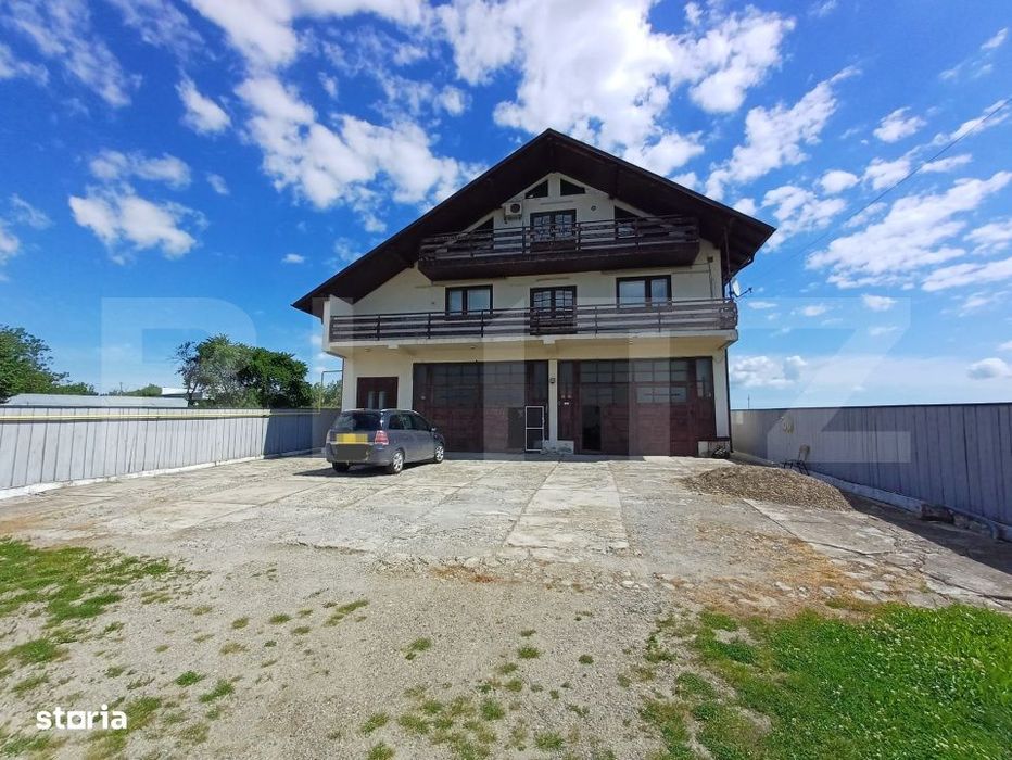 Casa cu 8 camere, 400 mp, 15 ari teren, Salcea