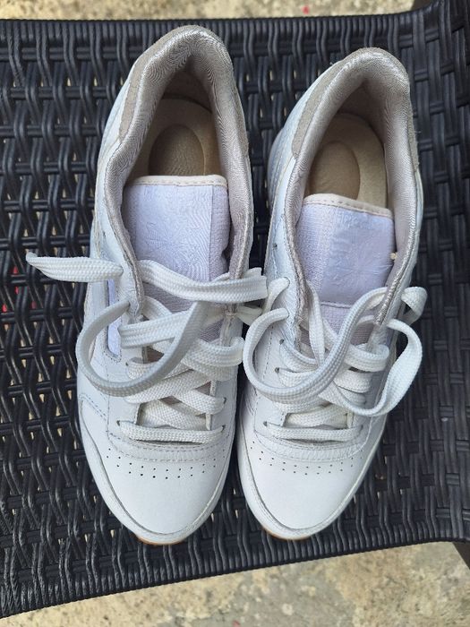 Бели маратонки на Reebok