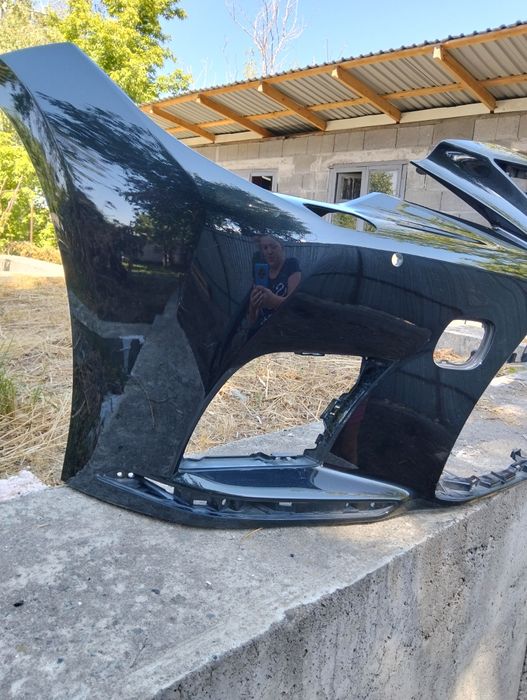 Продам передний бампер на Lexus LS500